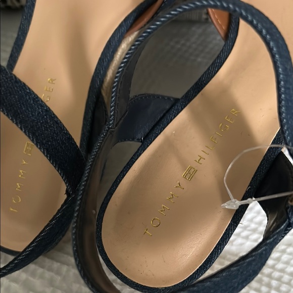 Tommy Hilfiger Blue and Tan Sandals with Cross-Over Straps NEW - Picture 2 of 8